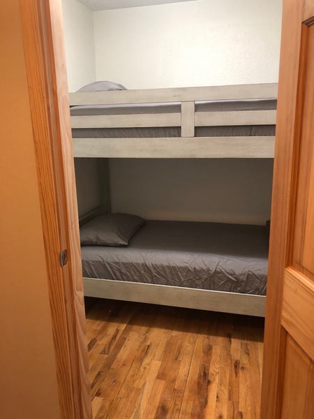 VOLUNTEER'S LANDING Photo 2